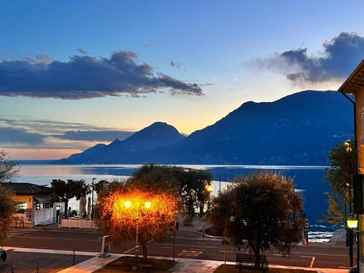 Absentia 1763 Garda Boutique Home - Lake Front Brenzone sul Garda Ngoại thất bức ảnh