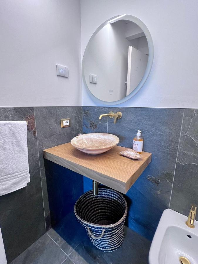 Absentia 1763 Garda Boutique Home - Lake Front Brenzone sul Garda Ngoại thất bức ảnh