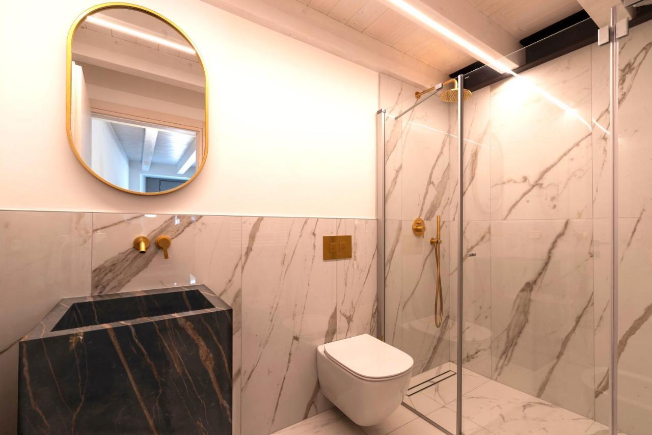 Absentia 1763 Garda Boutique Home - Lake Front Brenzone sul Garda Ngoại thất bức ảnh