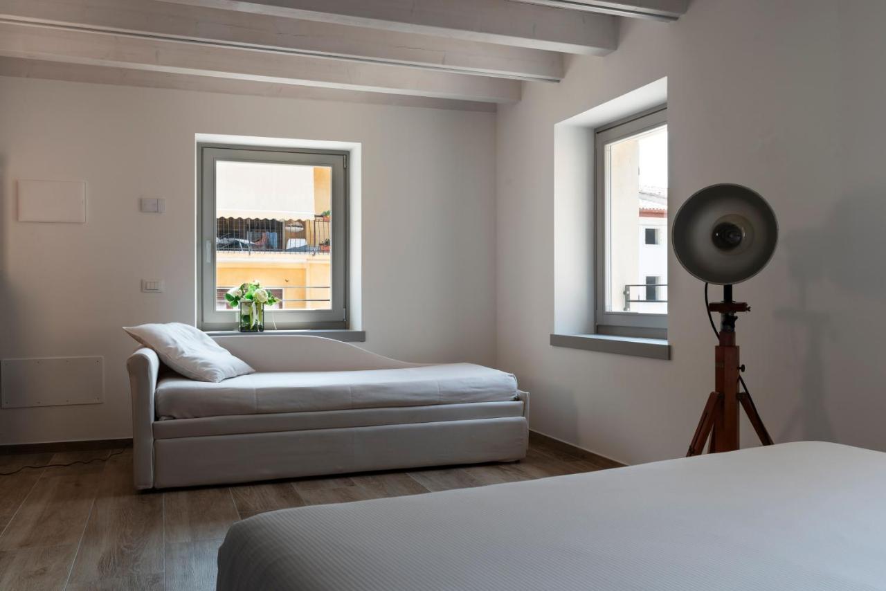 Absentia 1763 Garda Boutique Home - Lake Front Brenzone sul Garda Ngoại thất bức ảnh