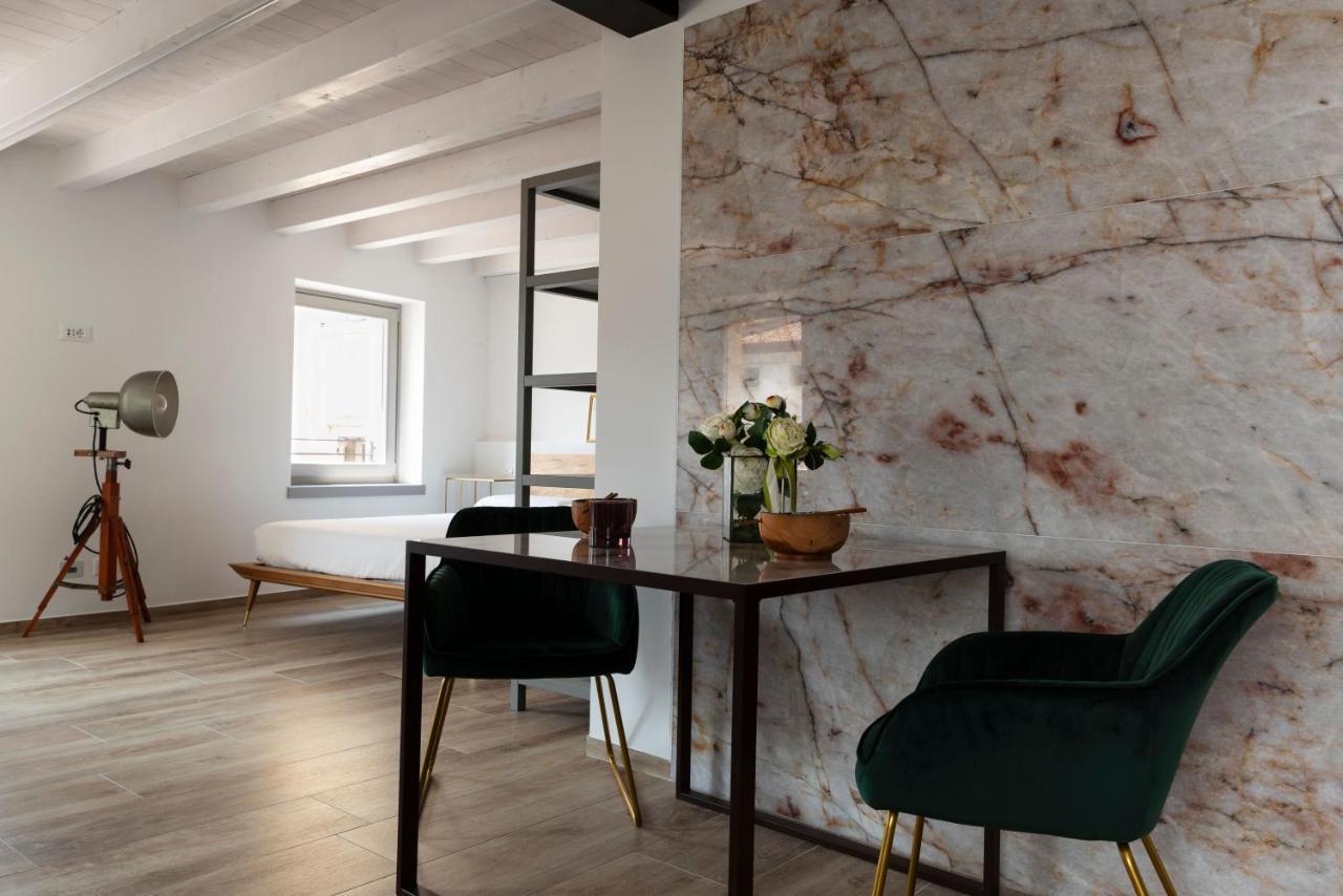 Absentia 1763 Garda Boutique Home - Lake Front Brenzone sul Garda Ngoại thất bức ảnh