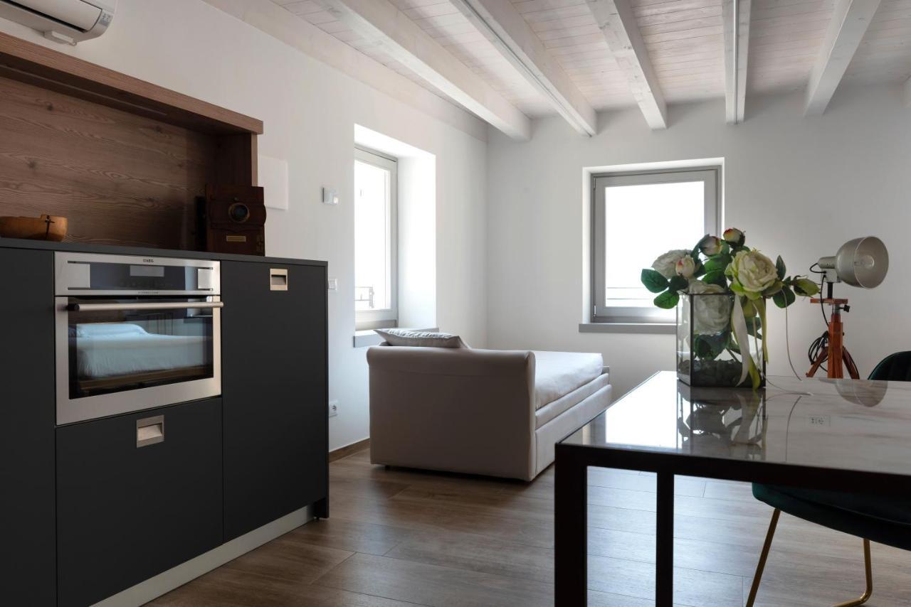 Absentia 1763 Garda Boutique Home - Lake Front Brenzone sul Garda Ngoại thất bức ảnh