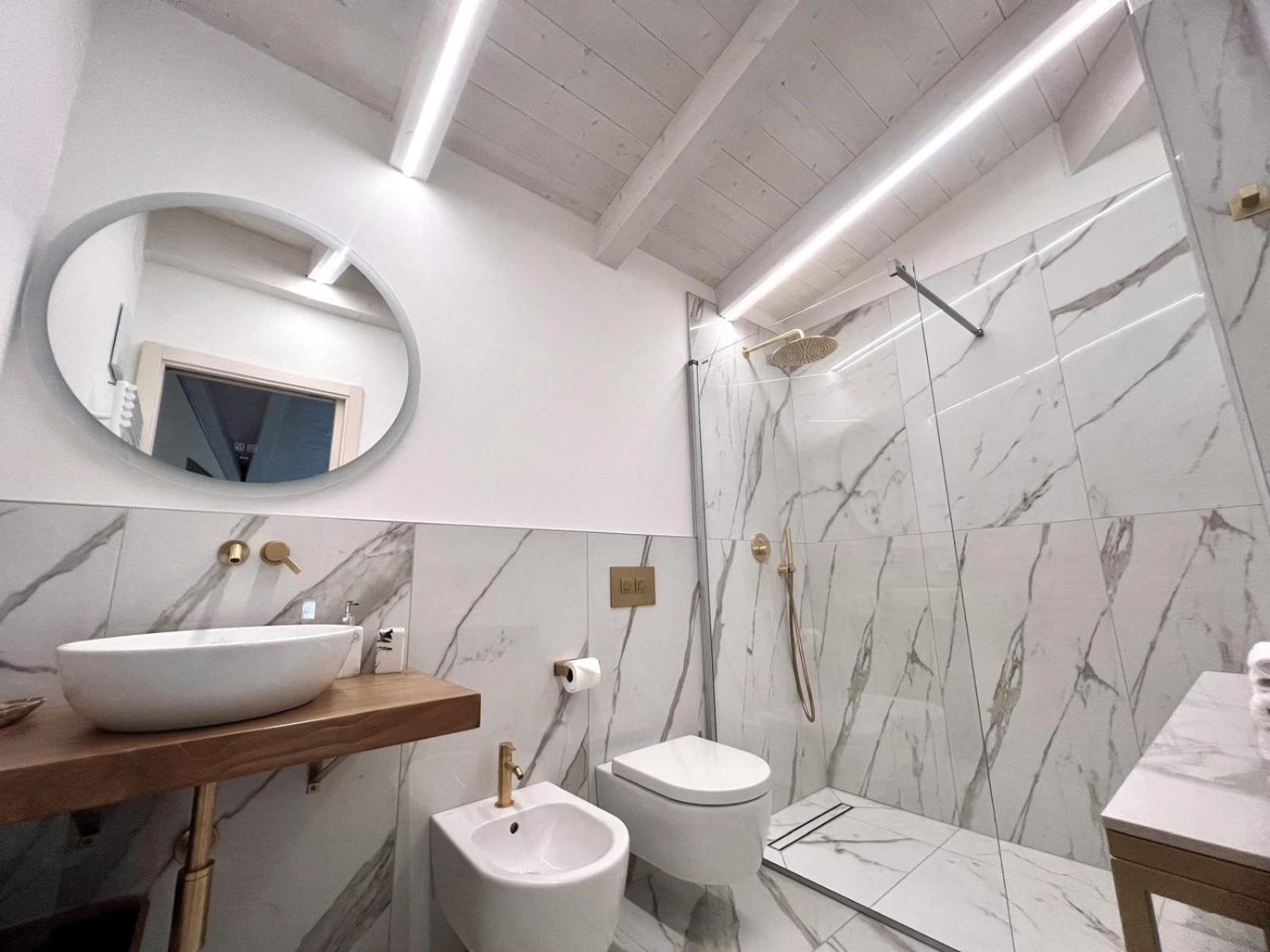Absentia 1763 Garda Boutique Home - Lake Front Brenzone sul Garda Ngoại thất bức ảnh